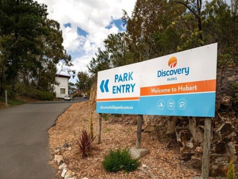 Property entrance, Discovery Parks – Hobart