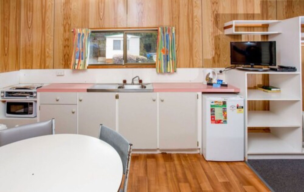 Private kitchenette, Discovery Parks – Hobart