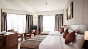 Egyptian cotton sheets, premium bedding, minibar, in-room safe