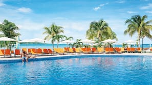 4 outdoor pools