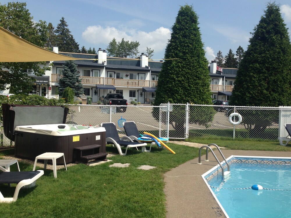 Motel Le JoliBourg Saint Sauveur des Monts Canada Motel Le JoliBourg in Saint-Sauveur | Best Rates & Deals on Orbitz
