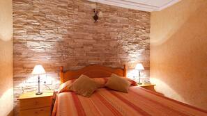 Escritorio, wifi gratis, ropa de cama