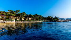 Private beach, sun-loungers, beach umbrellas, beach towels