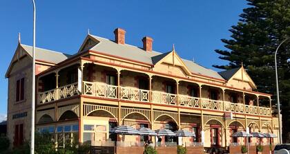Anchorage Seafront Hotel
