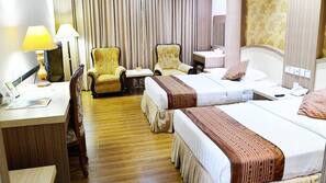 1 bedroom, minibar, desk, rollaway beds