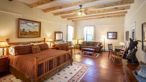 Individually decorated, iron/ironing board, free WiFi, linens