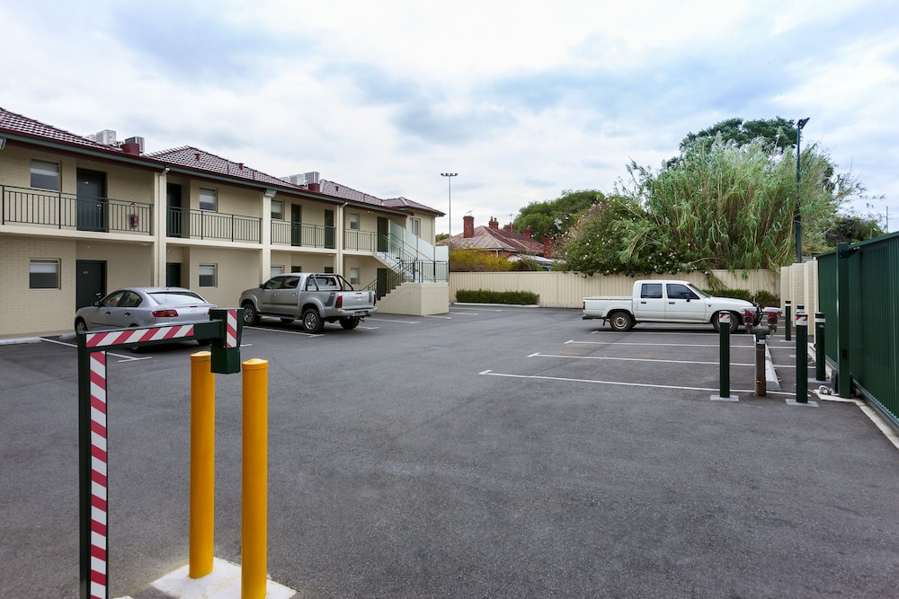 Parking, Quality Hotel Bayswater