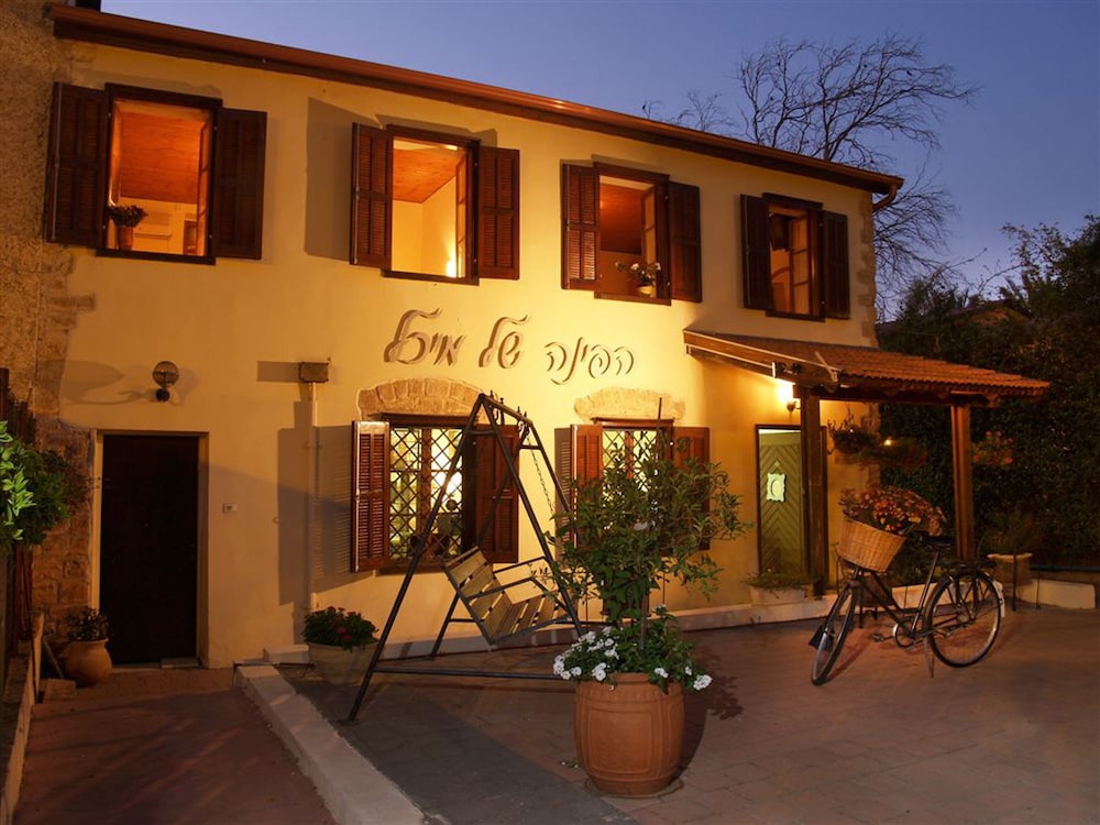 Hapina-Shel-Michal Hotel in Mazkeret Batya, Israel