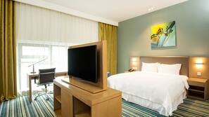 Minibar, in-room safe, desk, iron/ironing board