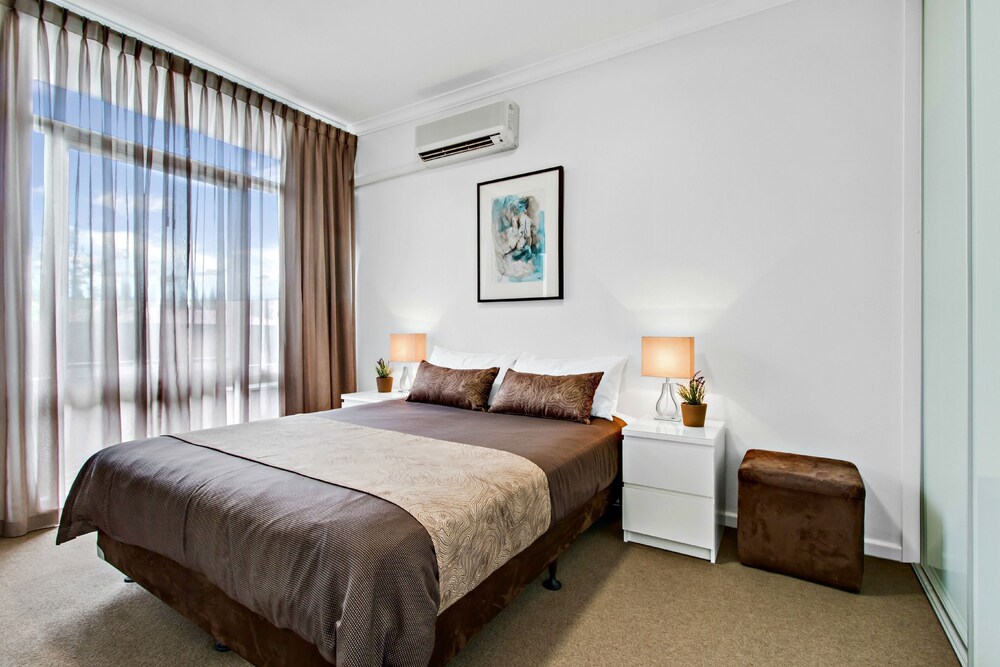 Adelaide DressCircle Apartments - Ward St