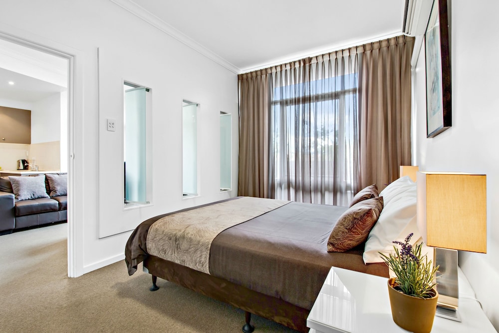 Adelaide DressCircle Apartments - Ward St