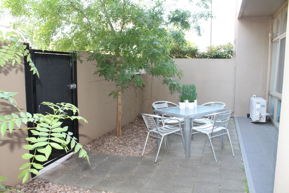 Adelaide DressCircle Apartments - Ward St