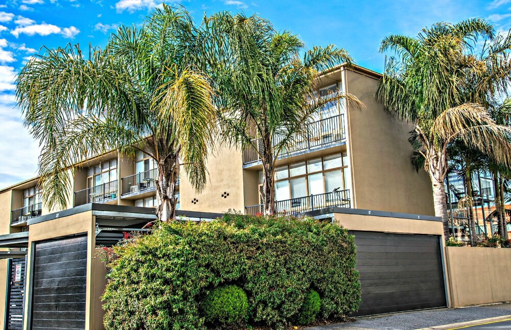Adelaide DressCircle Apartments - Ward St