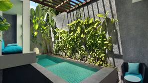2 outdoor pools