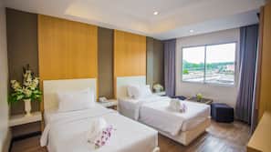 เครื่องนอนระดับพรีเมียม, ตู้นิรภัย, เตียงเสริม (คิดค่าบริการ)