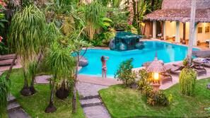 Outdoor pool, sun loungers