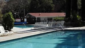 2 outdoor pools