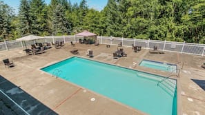 2 outdoor pools