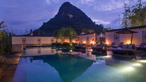 Seasonal outdoor pool, an infinity pool, sun loungers