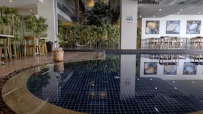 室內泳池