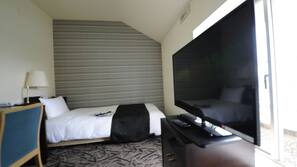 Desk, blackout drapes, iron/ironing board, free WiFi