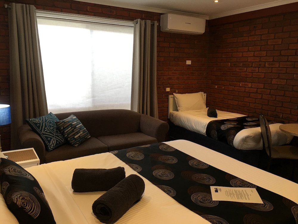 Melton Motor Inn & Apartments