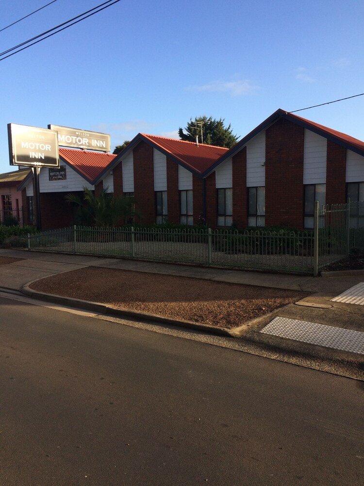 Exterior, Melton Motor Inn & Apartments