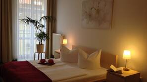 1 Schlafzimmer, Schreibtisch, Bügeleisen/Bügelbrett