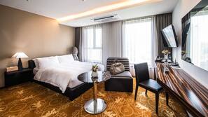 Premium bedding, down comforters, in-room safe, individually furnished