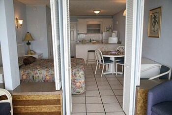 Traders Inn Beach Club Reviews Photos Rates Ebookers Traders Inn Beach Club Reviews