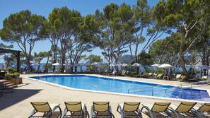 Piscine couverte, piscine extérieure