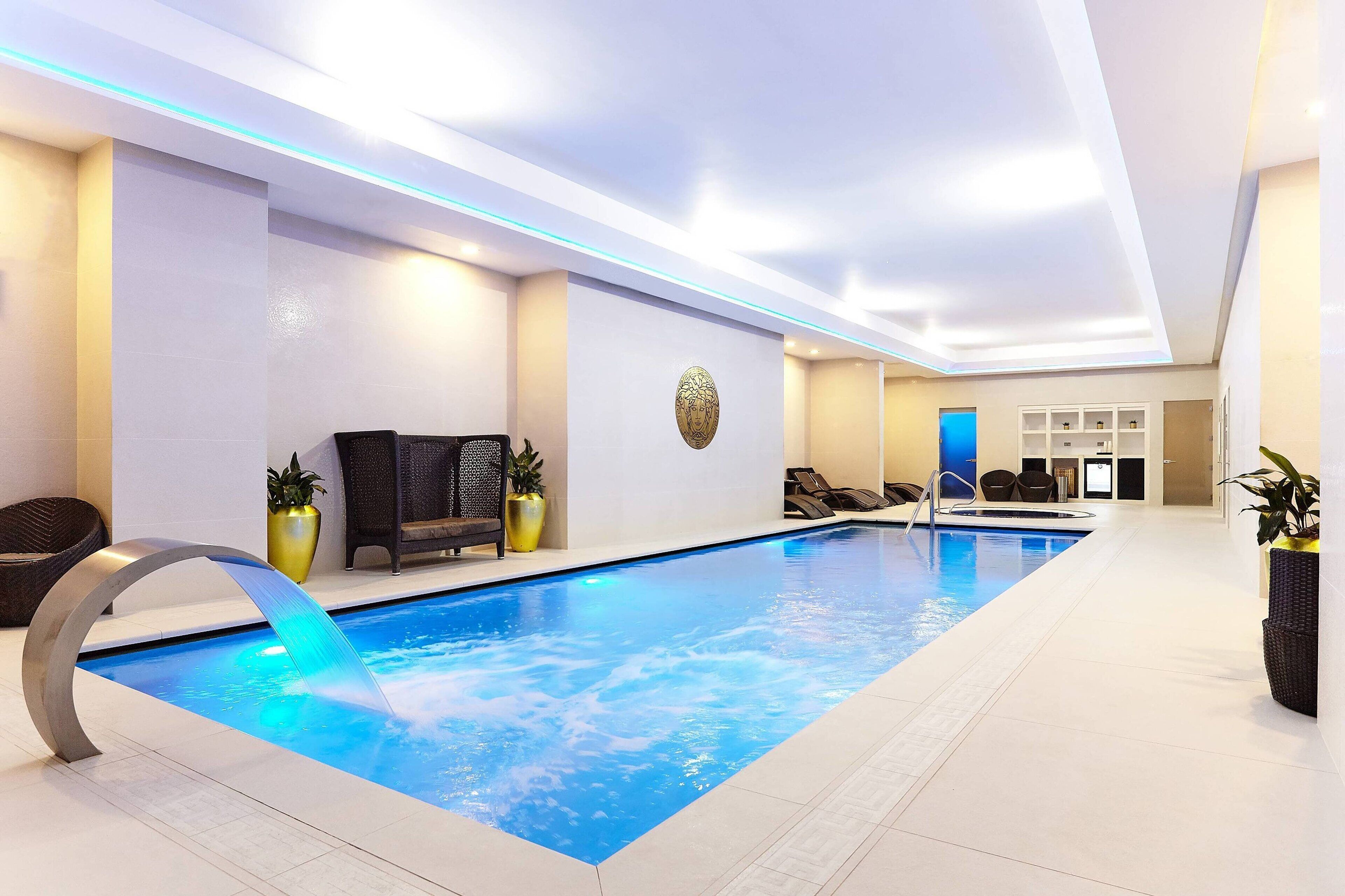 montcalm autograph east indoor pool