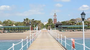 Spiaggia privata, cabine da spiaggia gratuite, lettini da mare