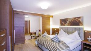 Hochwertige Bettwaren, Daunenbettdecken, Minibar, Zimmersafe