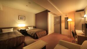 Down duvet, in-room safe, desk, free WiFi