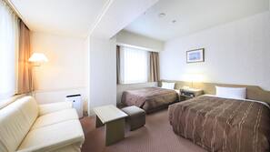 Down duvet, in-room safe, desk, free WiFi