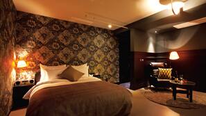 Minibar, in-room safe, iron/ironing board, linens
