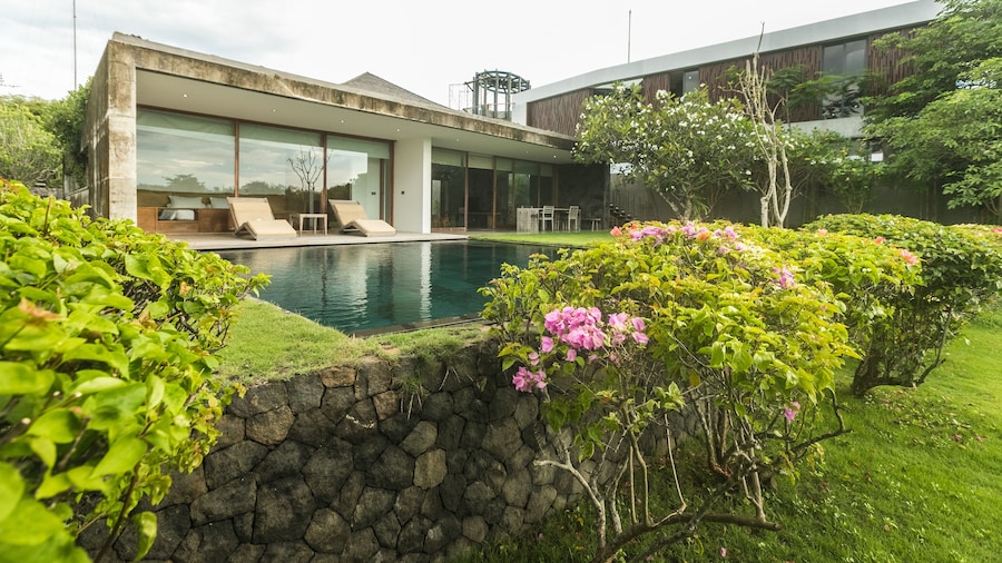 Jimbaran Balangan BeachFront Villa Nakar