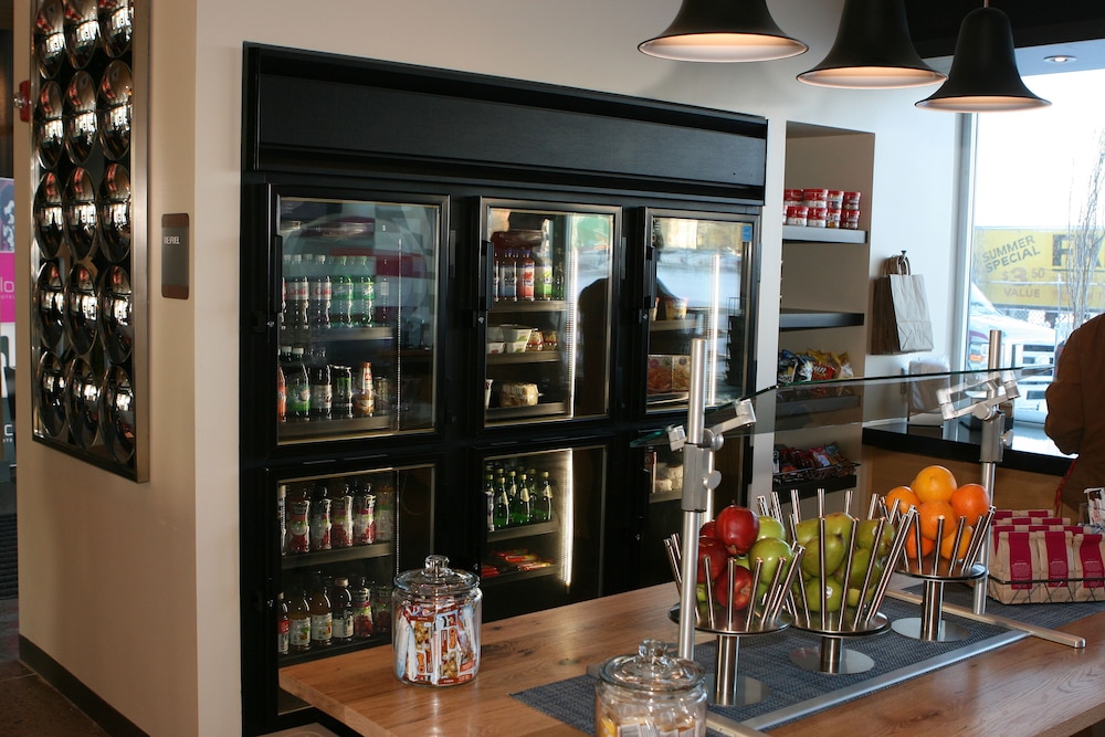 Breakfast area, Aloft Buffalo Airport