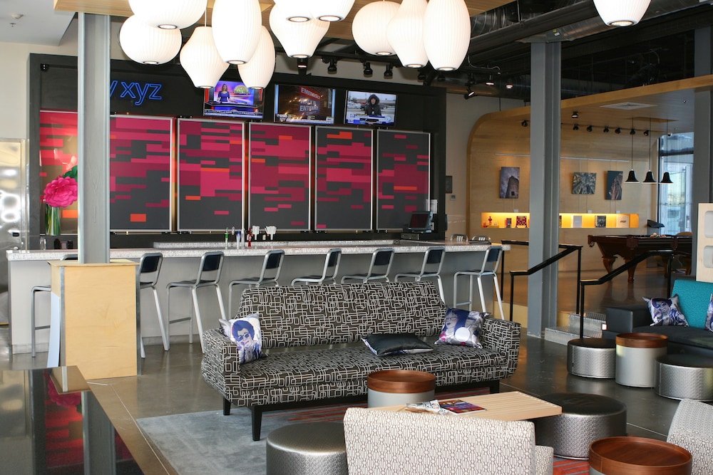 Bar (on property), Aloft Buffalo Airport