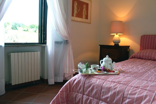 Hotell med pool i Siena  Expedia.se