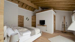 1 bedroom, premium bedding, down comforters, pillowtop beds