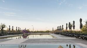Indoor pool, outdoor pool