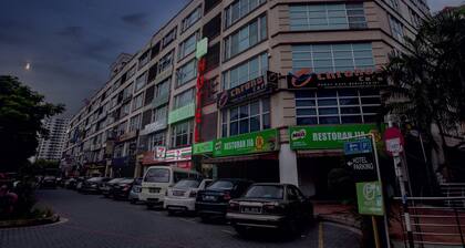 One Avenue Hotel, PJ