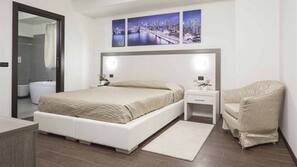 Minibar, in-room safe, soundproofing, free WiFi