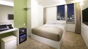 Premium bedding, down duvet, pillow top beds, in-room safe