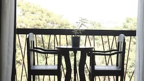 Desk, free WiFi, linens