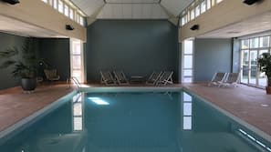 Innenpool, Außenpool (je nach Saison geöffnet)