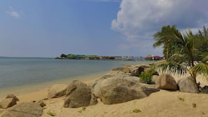 Private beach, free beach cabanas, sun-loungers, beach umbrellas