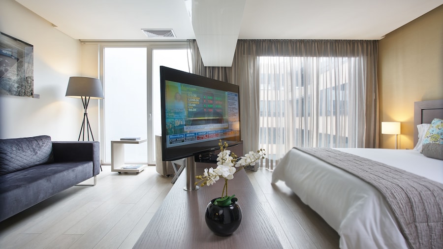 100 Luxury Suites by Preferred